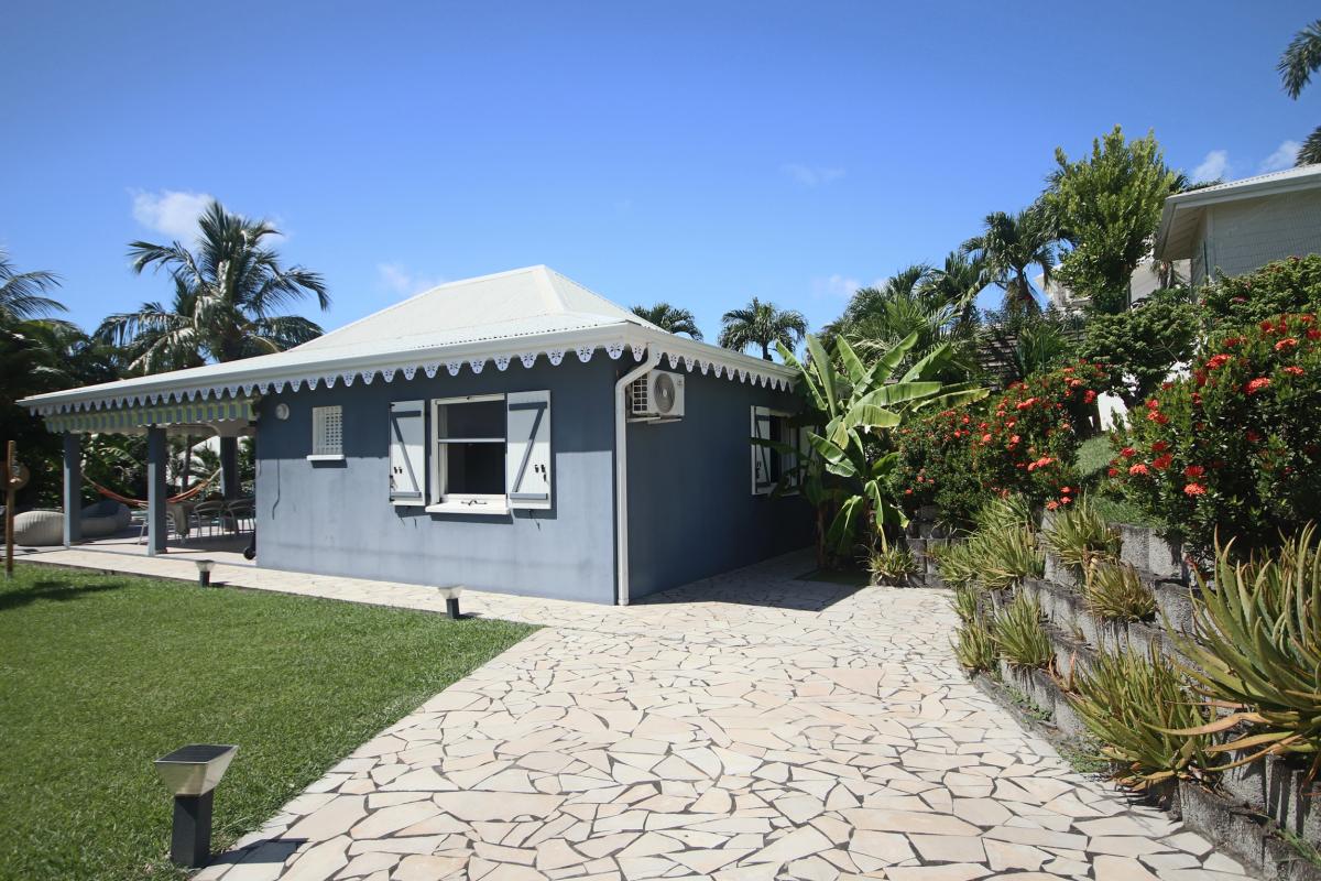 12 Location villa piscine le diamant Martinique_la façade